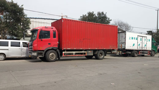 偉博物流貨運卡車